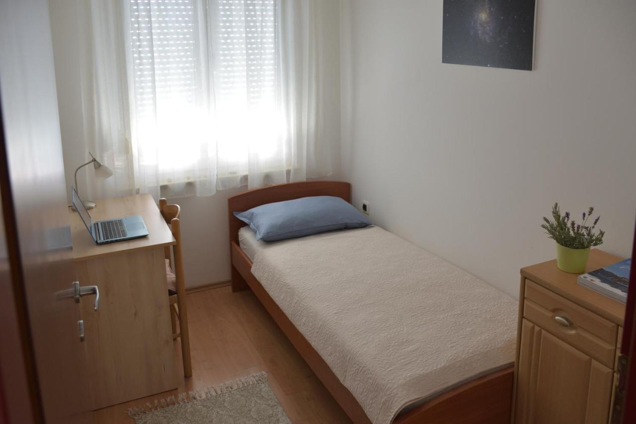 Pino Apartment Pula Exterior photo