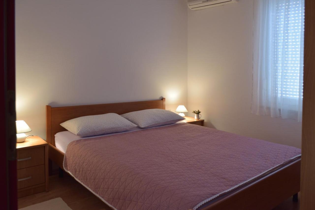 Pino Apartment Pula Exterior photo