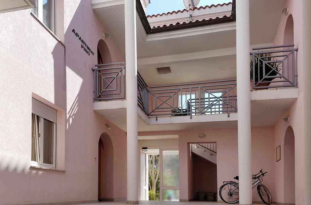 Pino Apartment Pula Exterior photo