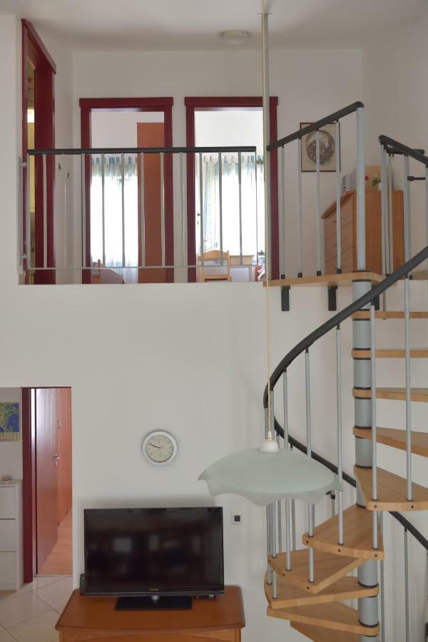 Pino Apartment Pula Exterior photo